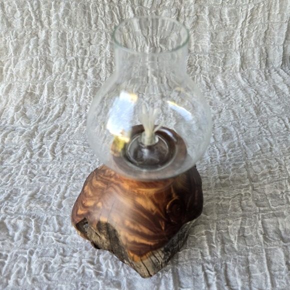 Made In Montana USA Clear Glass Oil Lamp With Juniper Wood Base 9" Tall - Picture 10 of 10